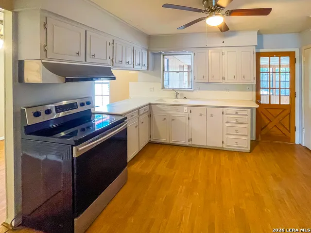 1512 E BOWIE ST Beeville, TX 78102