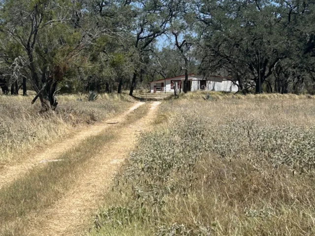 212 MAJESTIC OAKS DR Poteet, TX 78065