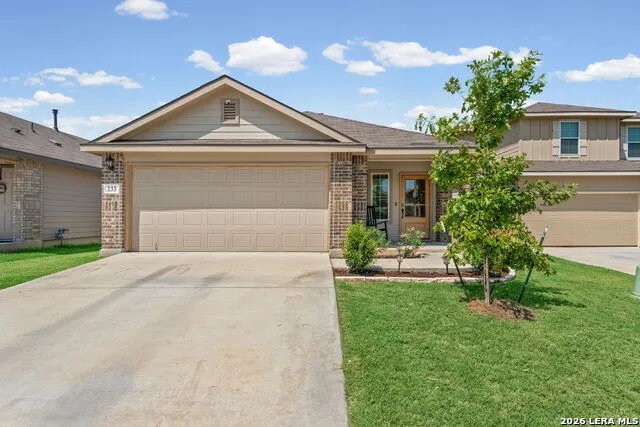 233 LEGENDARY TRAIL LOOP Floresville, TX 78114