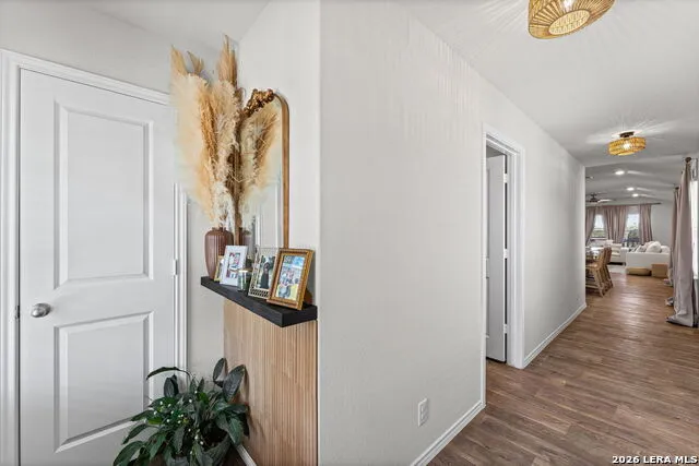 233 LEGENDARY TRAIL LOOP Floresville, TX 78114