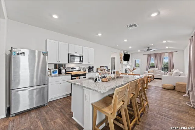 233 LEGENDARY TRAIL LOOP Floresville, TX 78114