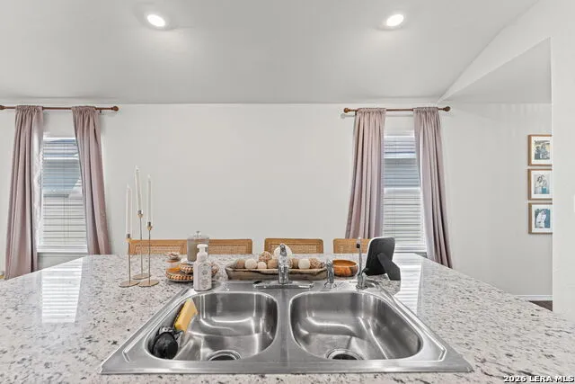 233 LEGENDARY TRAIL LOOP Floresville, TX 78114