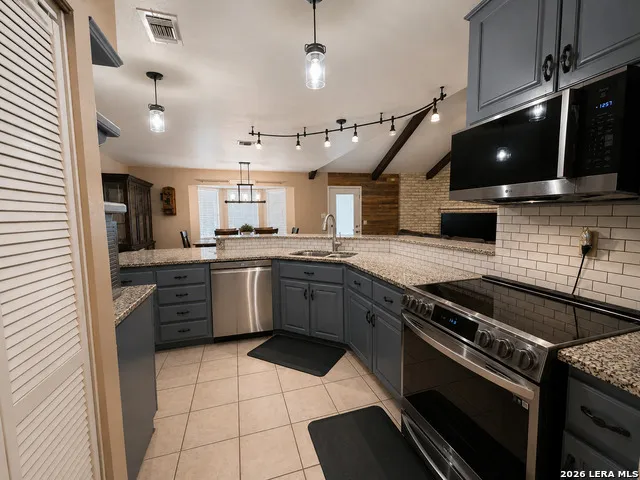 1309 ACORN RD Hondo, TX 78861