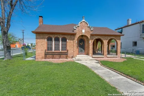 1633 W KINGS HWY