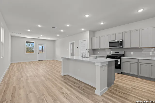 9975 Chavaneaux Lndg San Antonio, TX 78221