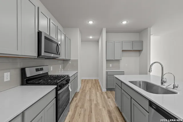 9975 Chavaneaux Lndg San Antonio, TX 78221