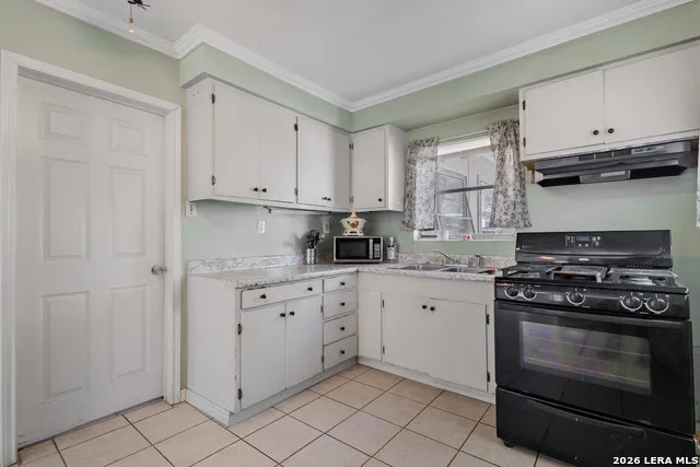 819 Comal Eagle Pass, TX 78852