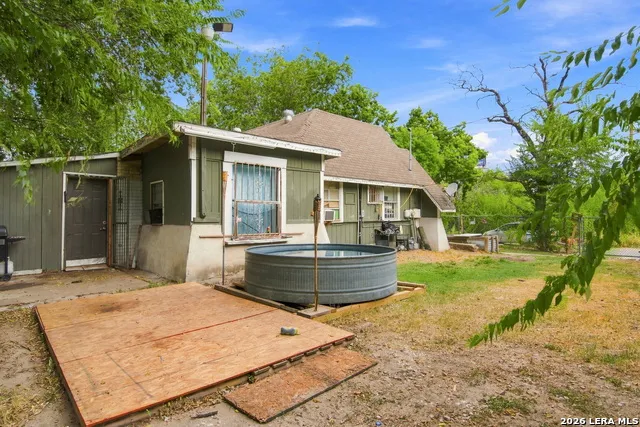 1204 W KINGS HWY San Antonio, TX 78201