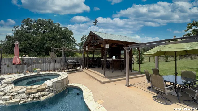 4065 Cypress Creek Road Comfort, TX 78013