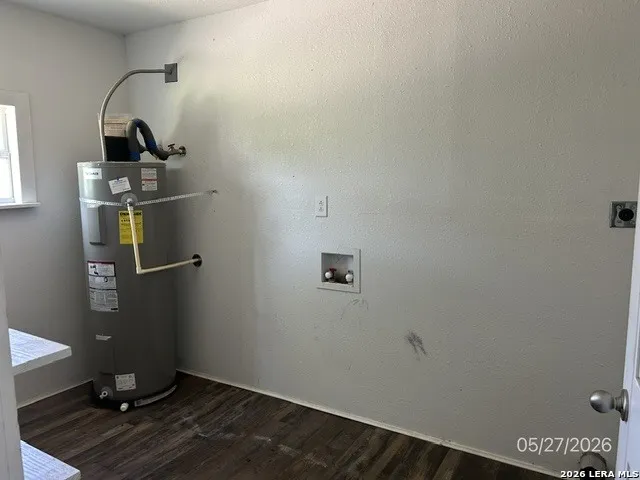 501 E DANIEL ST Uvalde, TX 78801