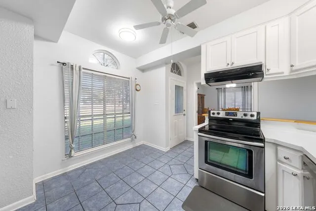 104 scenic oak Floresville, TX 78114