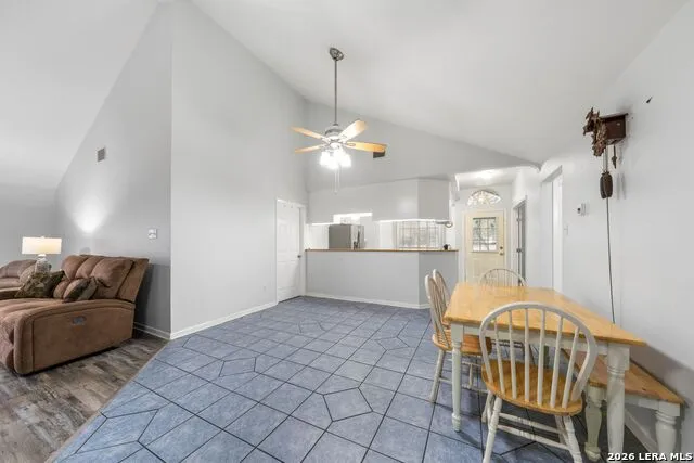 104 scenic oak Floresville, TX 78114