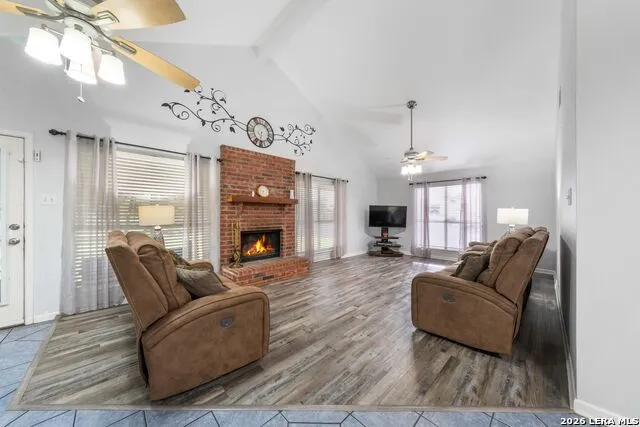 104 scenic oak Floresville, TX 78114
