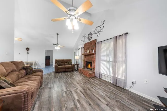 104 scenic oak Floresville, TX 78114