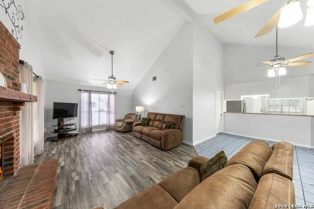 104 scenic oak Floresville, TX 78114