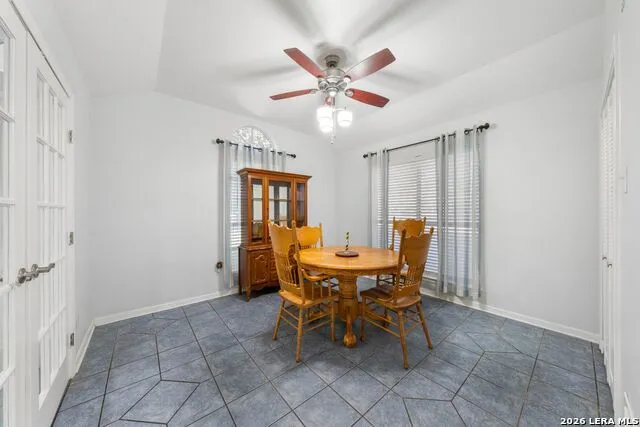 104 scenic oak Floresville, TX 78114