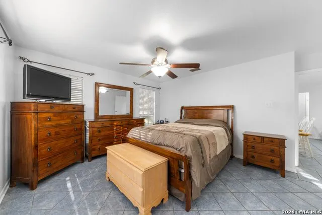 104 scenic oak Floresville, TX 78114