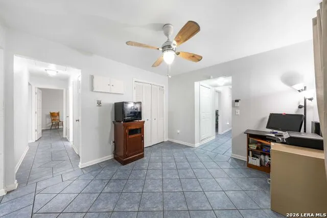 104 scenic oak Floresville, TX 78114
