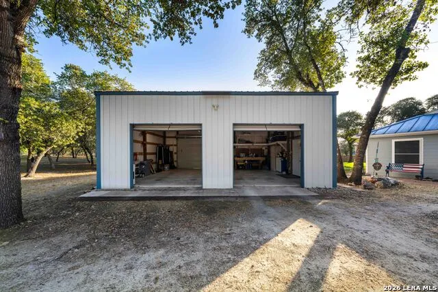 104 scenic oak Floresville, TX 78114