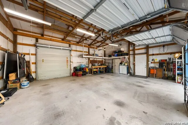 104 scenic oak Floresville, TX 78114