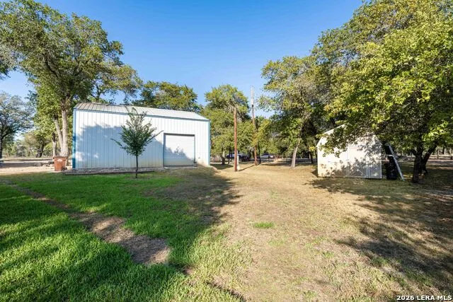 104 scenic oak Floresville, TX 78114