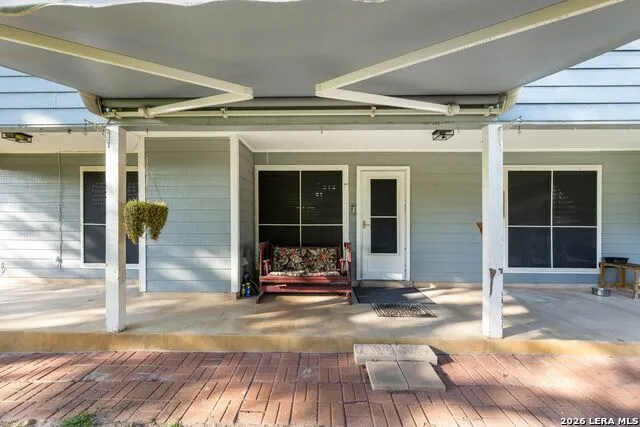 104 scenic oak Floresville, TX 78114