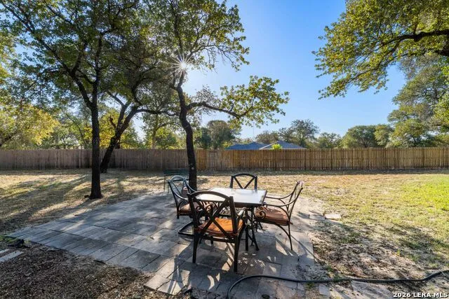 104 scenic oak Floresville, TX 78114