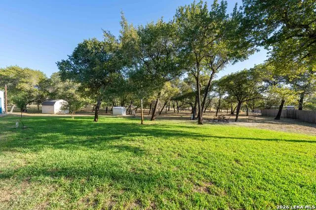 104 scenic oak Floresville, TX 78114