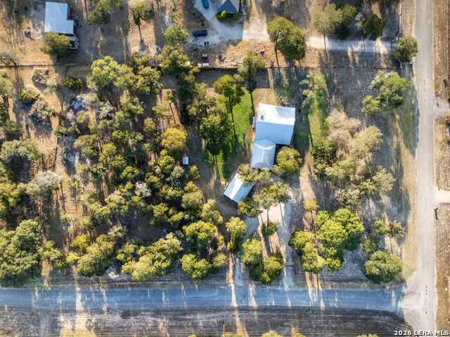104 scenic oak Floresville, TX 78114