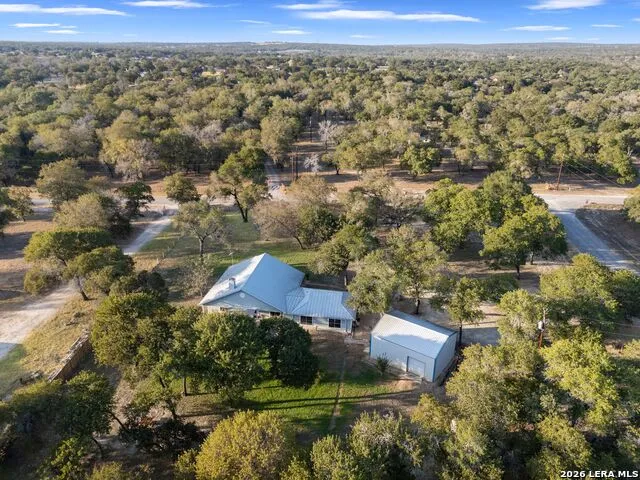 104 scenic oak Floresville, TX 78114