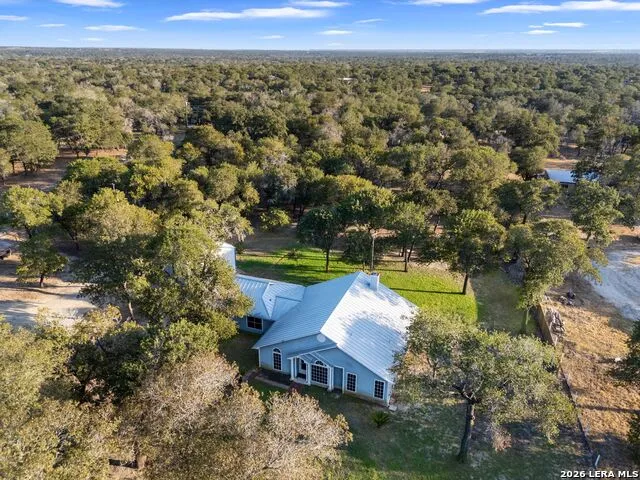 104 scenic oak Floresville, TX 78114