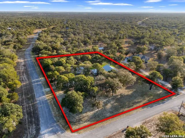 104 scenic oak Floresville, TX 78114