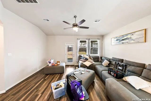 4820 night herder St Hedwig, TX 78152