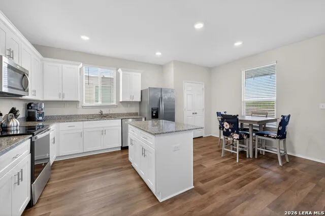 6907 Ashcat Converse, TX 78109