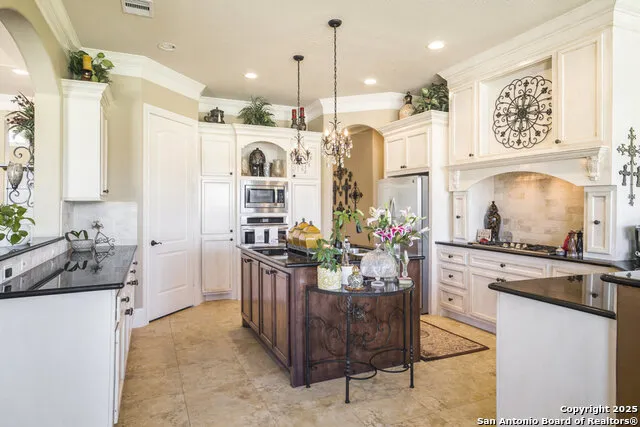 11668 GRANDVIEW DR Montgomery, TX 77356
