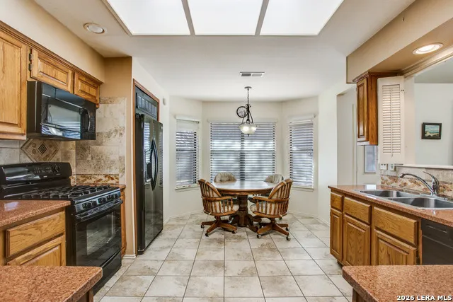 8510 odyssey Universal City, TX 78148