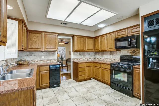 8510 odyssey Universal City, TX 78148