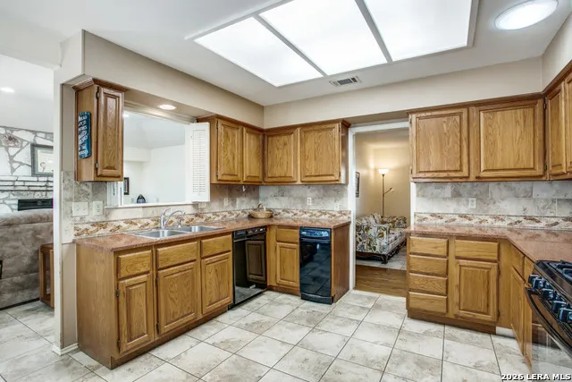 8510 odyssey Universal City, TX 78148
