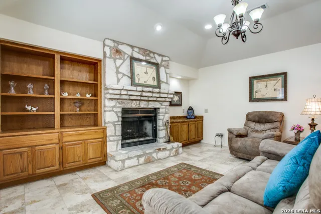 8510 odyssey Universal City, TX 78148