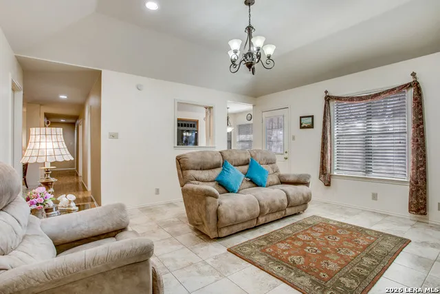 8510 odyssey Universal City, TX 78148