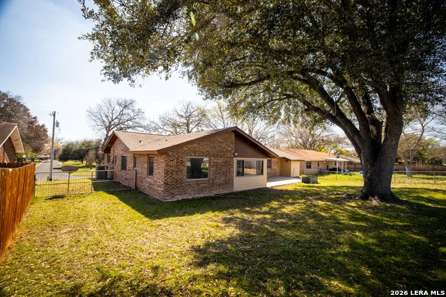 1106 Renee St. Seguin, TX 78155