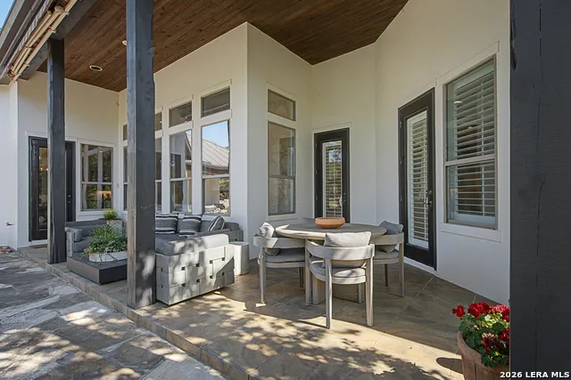104 PARK RDG Boerne, TX 78006