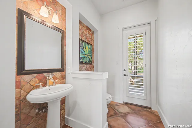 104 PARK RDG Boerne, TX 78006