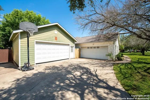 132 E Tall Timber Rd Kerrville, TX 78028