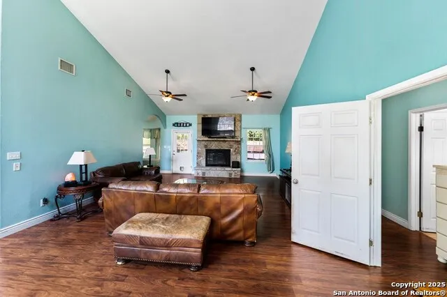 132 E Tall Timber Rd Kerrville, TX 78028