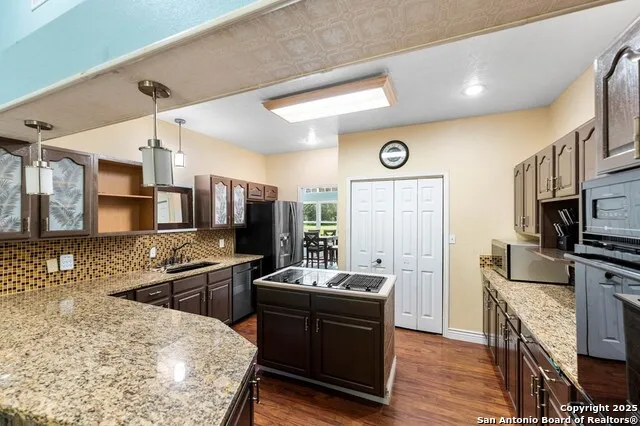 132 E Tall Timber Rd Kerrville, TX 78028