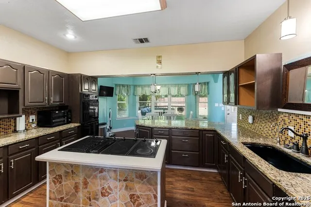132 E Tall Timber Rd Kerrville, TX 78028