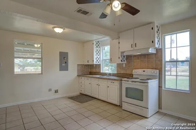 1176 Old Adams Pleasanton, TX 78064