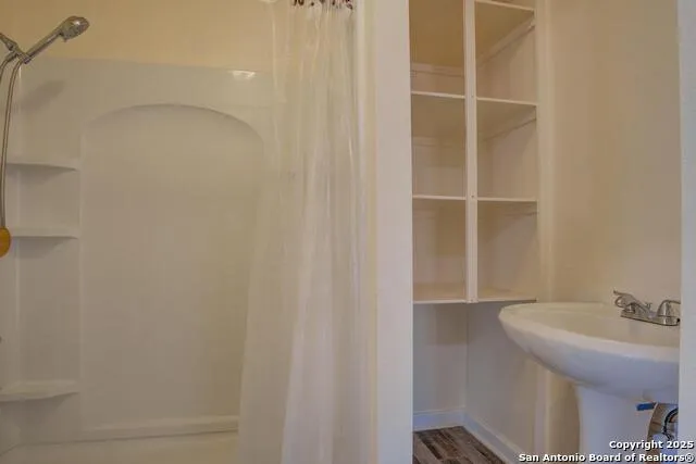 1176 Old Adams Pleasanton, TX 78064