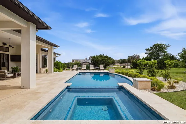 5817 CAMP CREEK DR New Braunfels, TX 78132